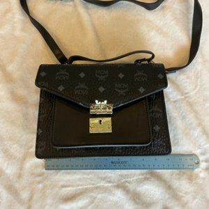 woman's purse - Black